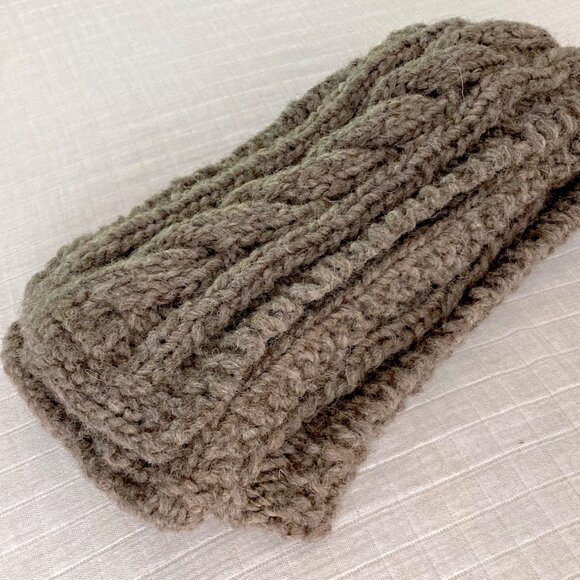 Handmade 🇨🇦 NWOT Hand Knit Wool Cable Scarf - Picture 4 of 4
